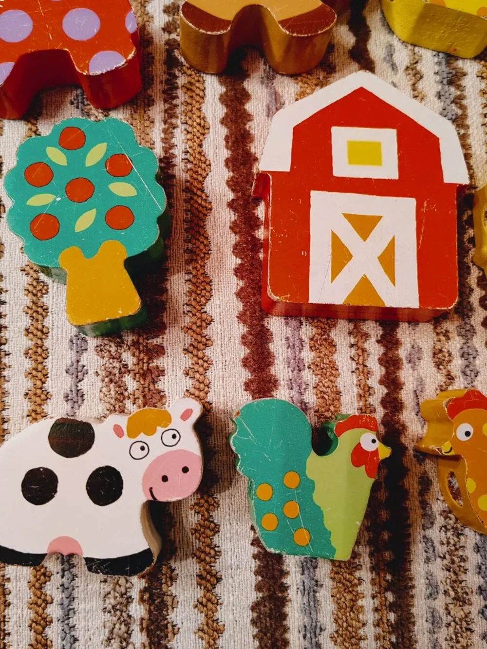 Wooden Farm Shapes Lacing Blocks 15 Pieces Barn Animals Tree Tractor